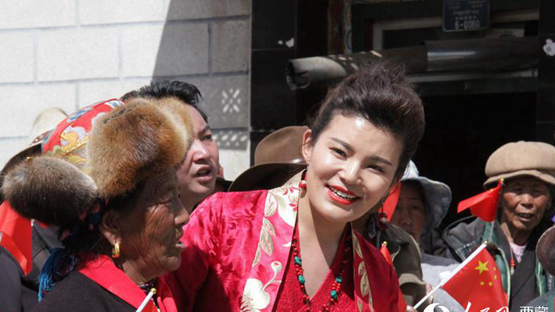 西藏民主改革60年，高原儿女唱响《我和我的祖国》