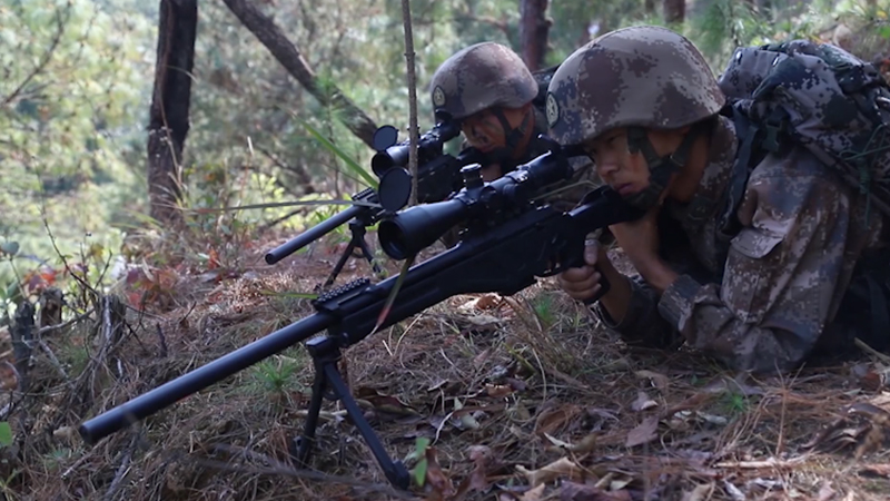 滇西高原：侦察兵极限连贯考核正在展开