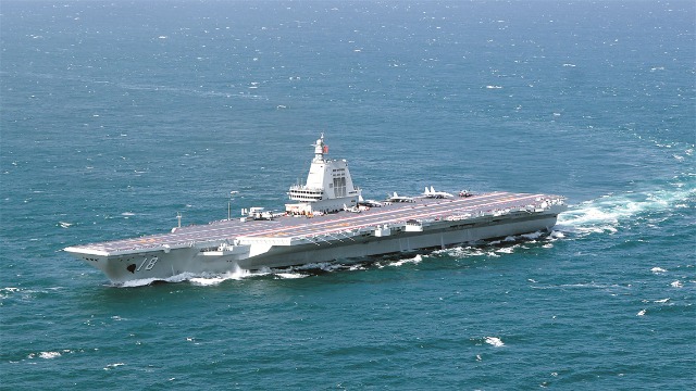 海军福建舰开展入列后首次海上实兵训练