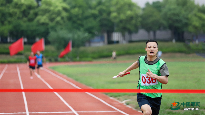 4X100米接力冲刺。