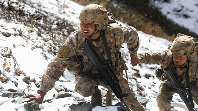 西藏军区某团一级上士次罗布戍边强能纪实