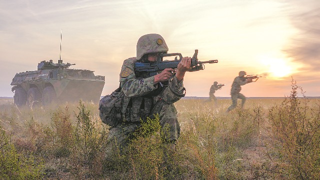 军营理论热点怎么看2025丨组织强则军队强