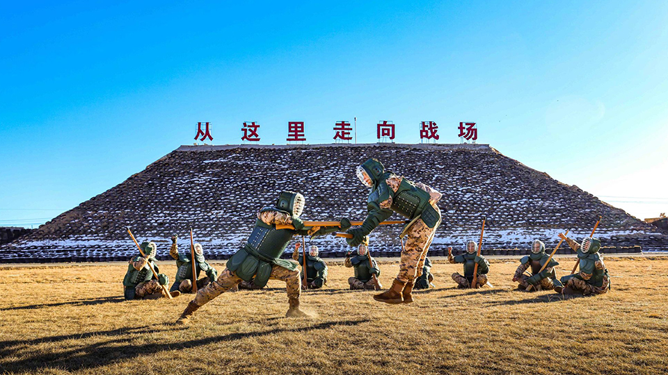 直击武警官兵多课目实战训练