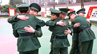 退伍季丨脱下的是军装，脱不掉的是那一身“兵味”