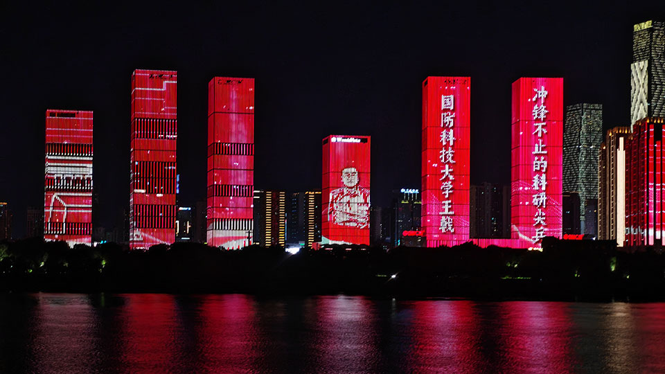 一江两岸灯火如炬——致敬“时代楷模”，礼赞凡人微光