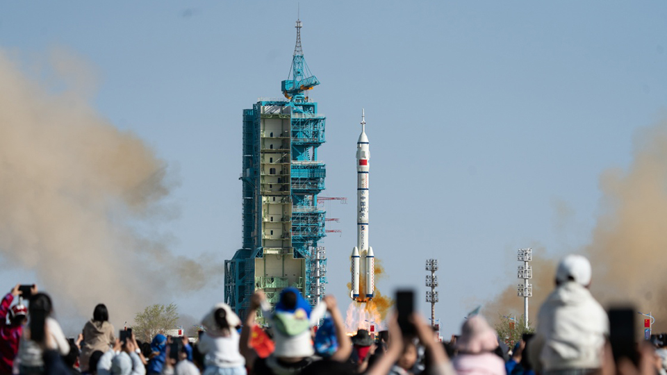 神舟二十号载人飞船发射成功