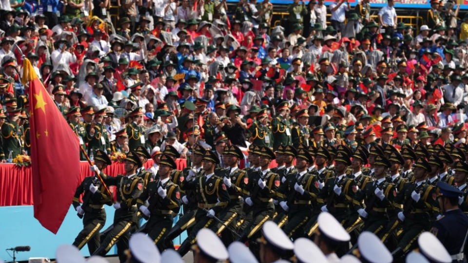 中国人民解放军仪仗司礼大队参加越南纪念南方解放50周年庆典活动