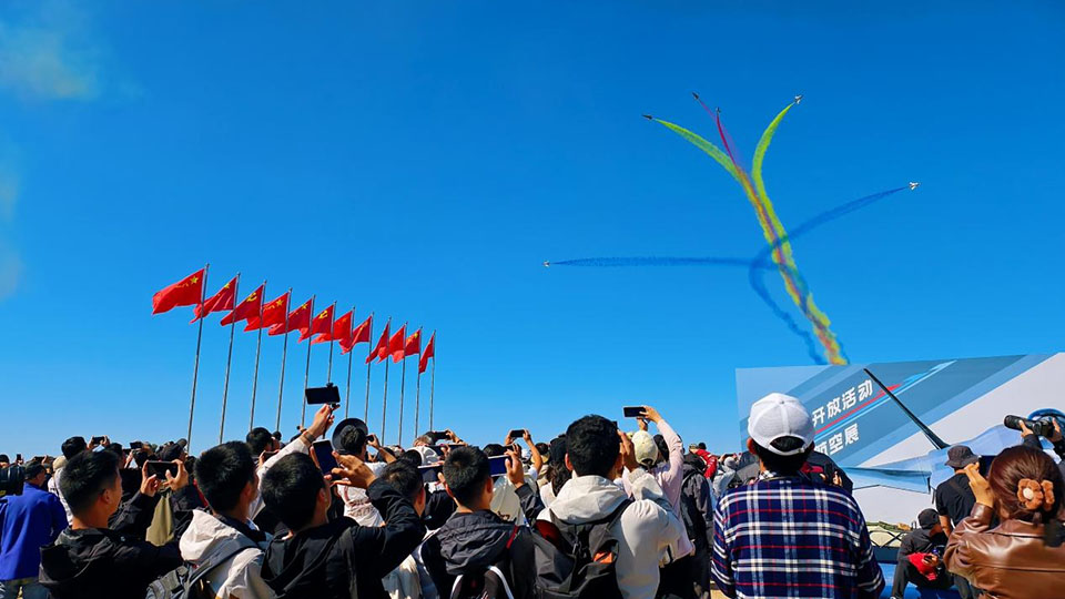 鹰击长空：镜头下的“蓝天舞者”，每一帧都是壁纸