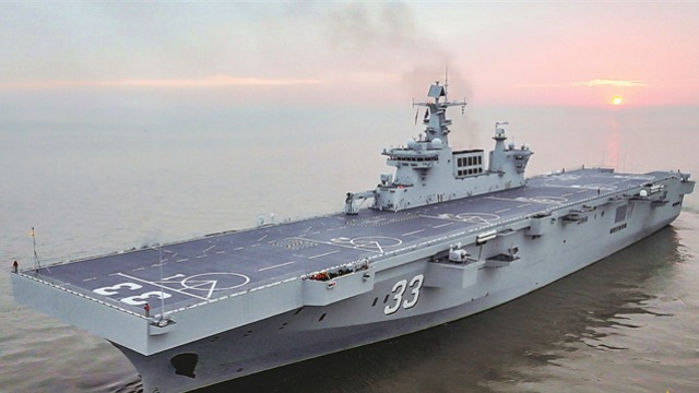 海军某部开展海上训练