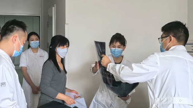 以医者守护 暖军娃岁月