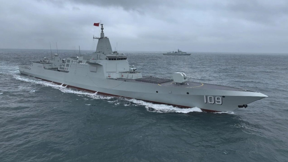 万吨大驱再添新成员！直击海军109舰、110舰首次海上训练现场