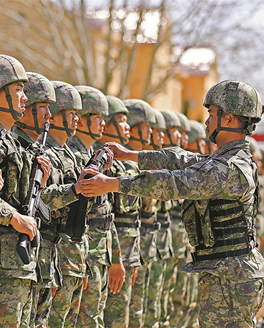 光影定格｜新训淬火 “兵味”渐浓