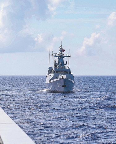 海军某基地舰艇编队专攻精练掠影