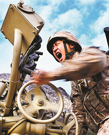 砺刃山野！陆军某部炮兵分队开展实弹射击考核