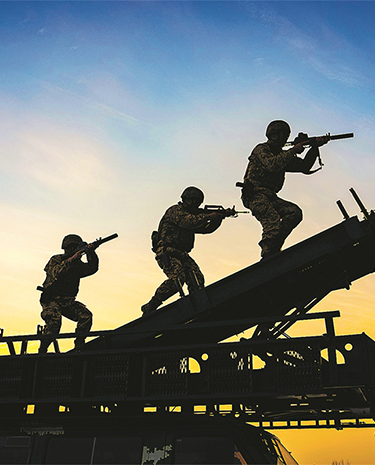 全军部队新年度扎实开展军事训练影像