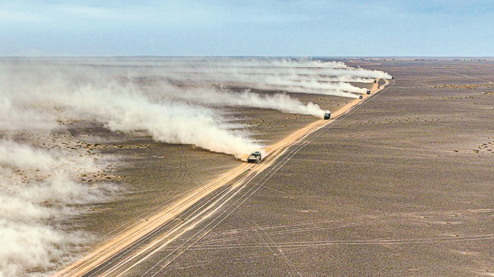 陆军某旅跨昼夜实弹射击训练影像