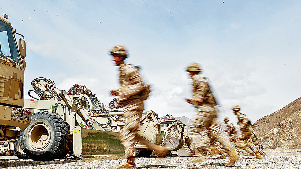 动若风发铺坦途——新疆军区某部工程保障训练影像