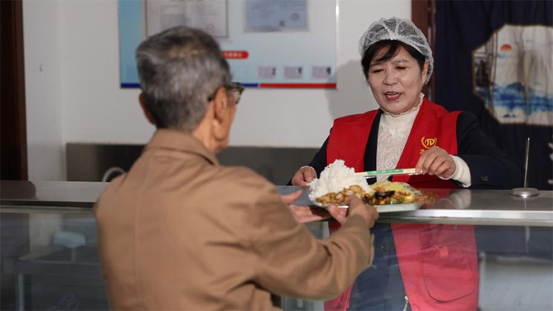 党旗在基层一线高高飘扬｜马凤侠：扎根社区 为群众办实事