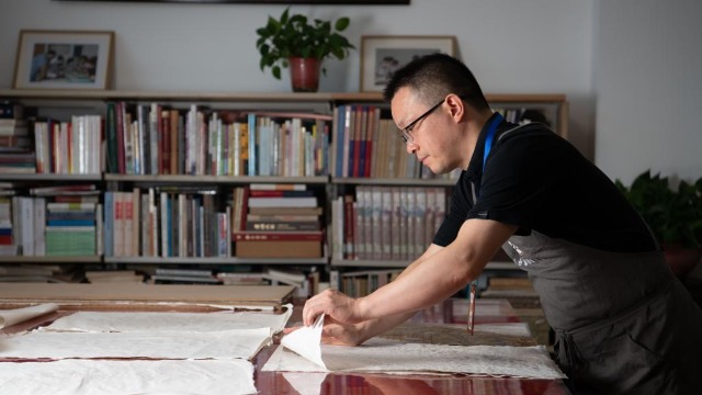文化中国行·守宝人｜走近百年图书馆里的古籍守护者