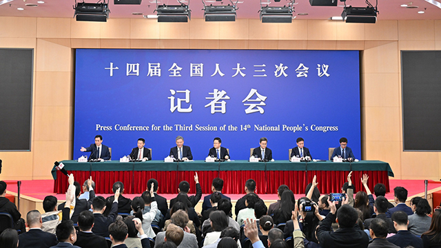 十四届全国人大三次会议举行经济主题记者会