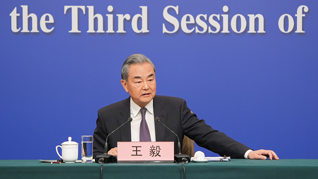 王毅回答中外记者提问