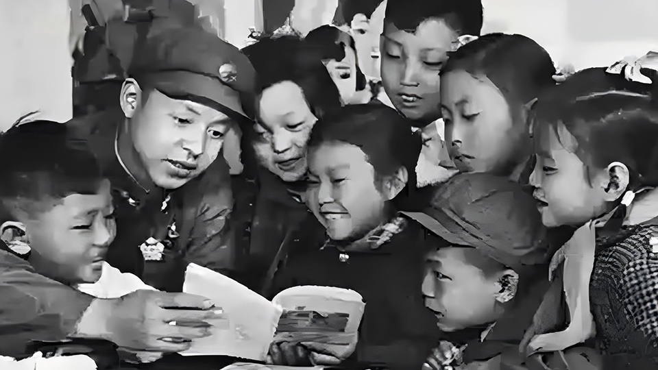 跨越时空，听人大代表与雷锋班长的对话