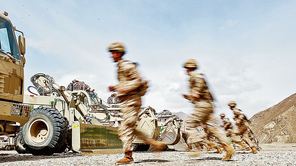 动若风发铺坦途——新疆军区某部工程保障训练影像