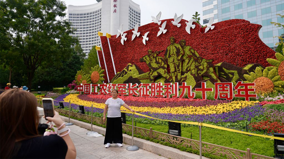 国庆花坛里，折叠着“中国的时间”