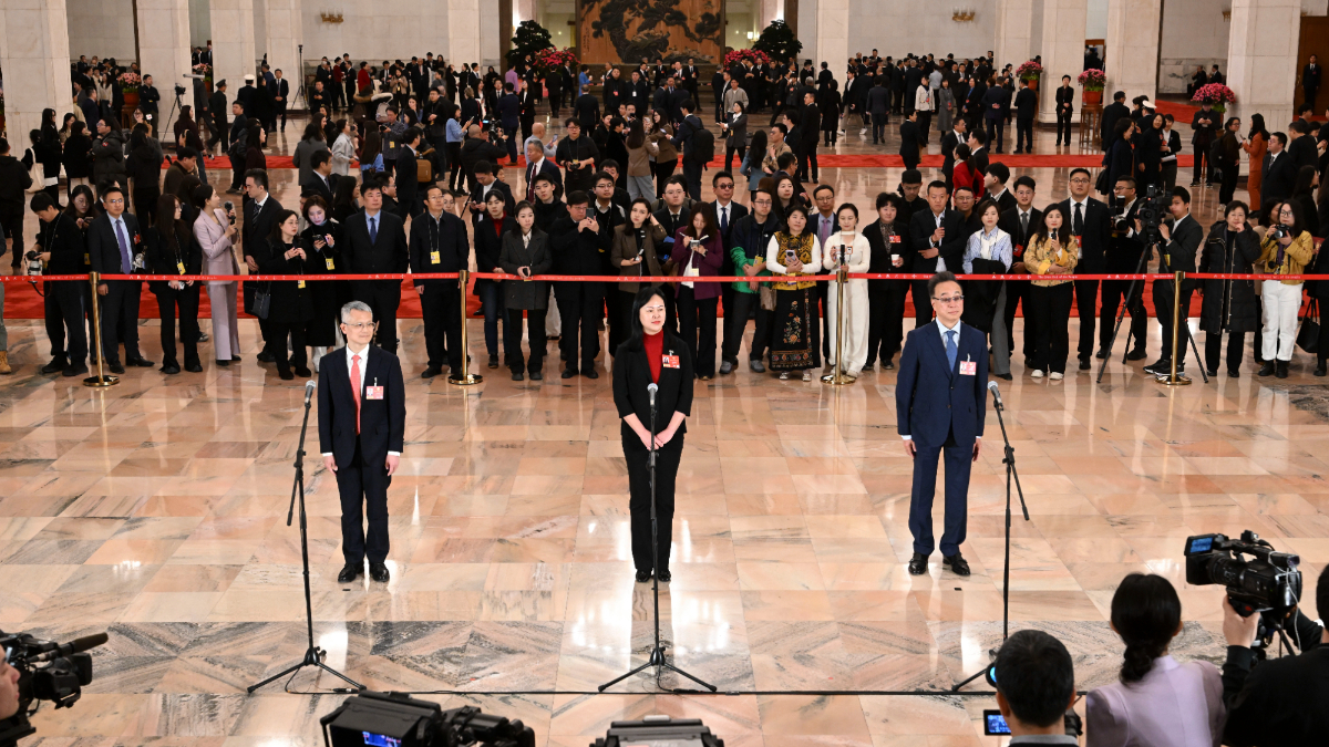 全国政协十四届四次会议第三场“委员通道”集体采访活动举行