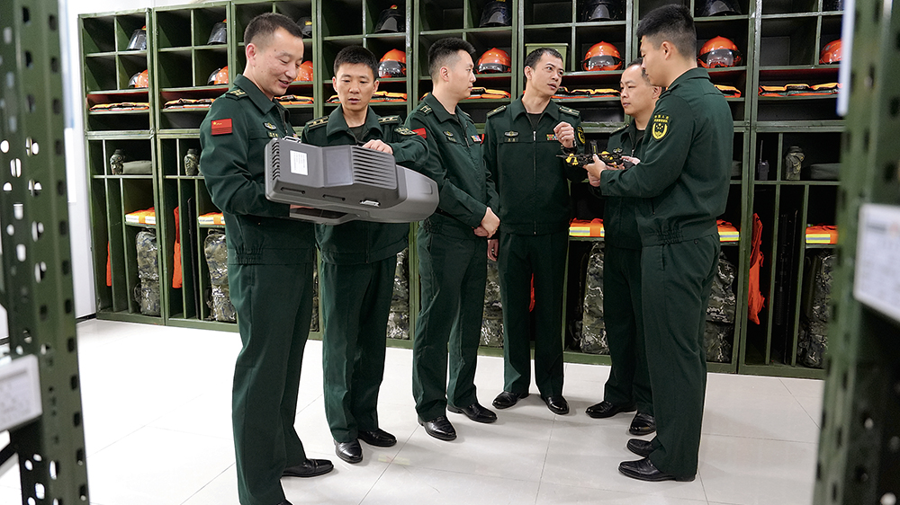 武警重庆总队执勤第二支队树立正确政绩观改进工作作风