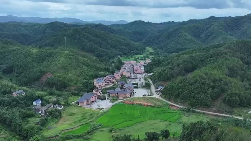 踏访百石英雄地 擎旗更有后来人