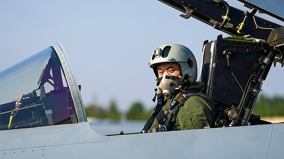 探寻空军航空兵某部飞行大队大队长步佳文的追梦航迹